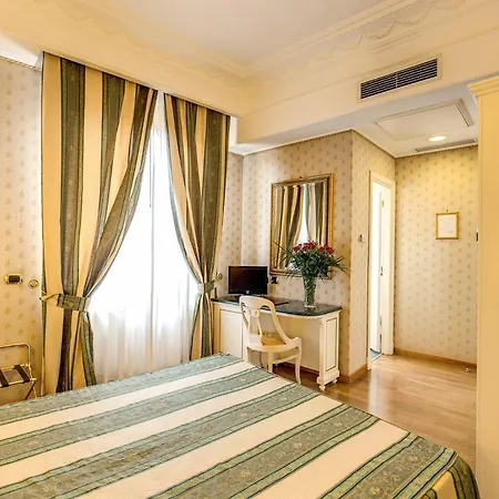 La Lumiere Di Piazza Di Spagna 3*
