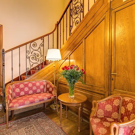 西班牙广场卢米埃尔迪酒店 酒店