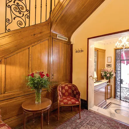 西班牙广场卢米埃尔迪酒店 3*