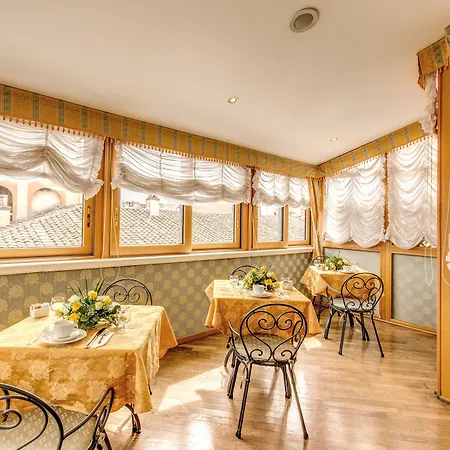 西班牙广场卢米埃尔迪酒店 3* 罗马