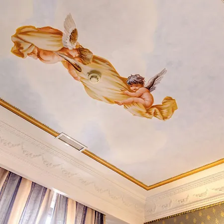 酒店 西班牙广场卢米埃尔迪酒店 3*